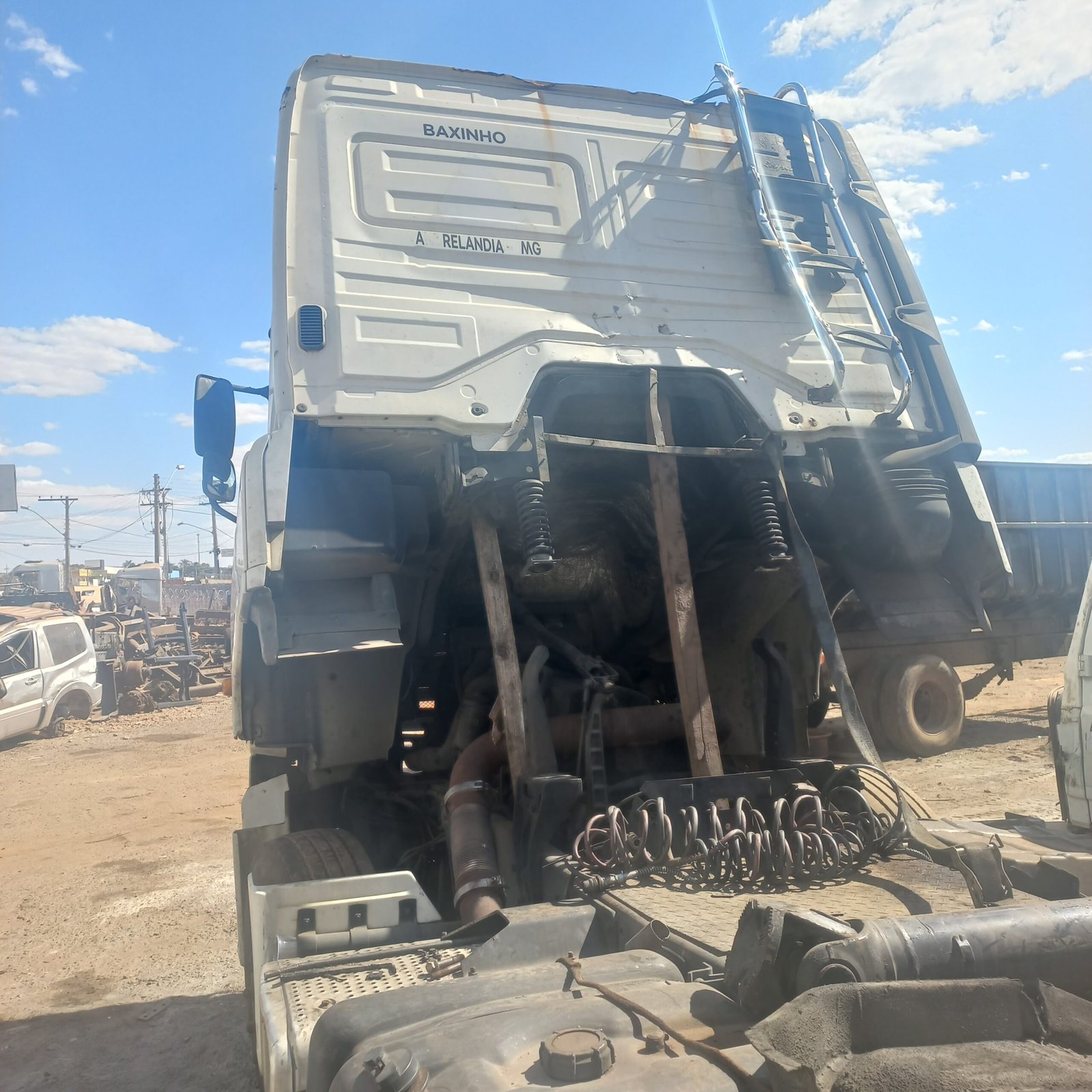 cabine axor 1944 traseira
