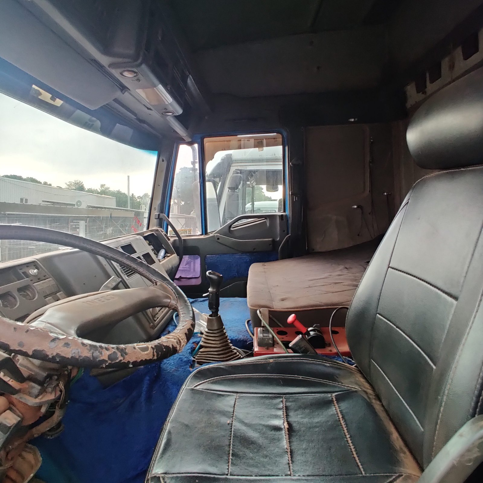 cabine iveco eurotech interior banco motorista