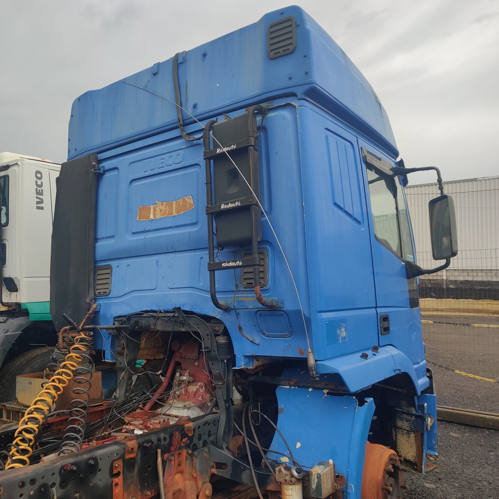 cabine iveco eurotech traseira direita